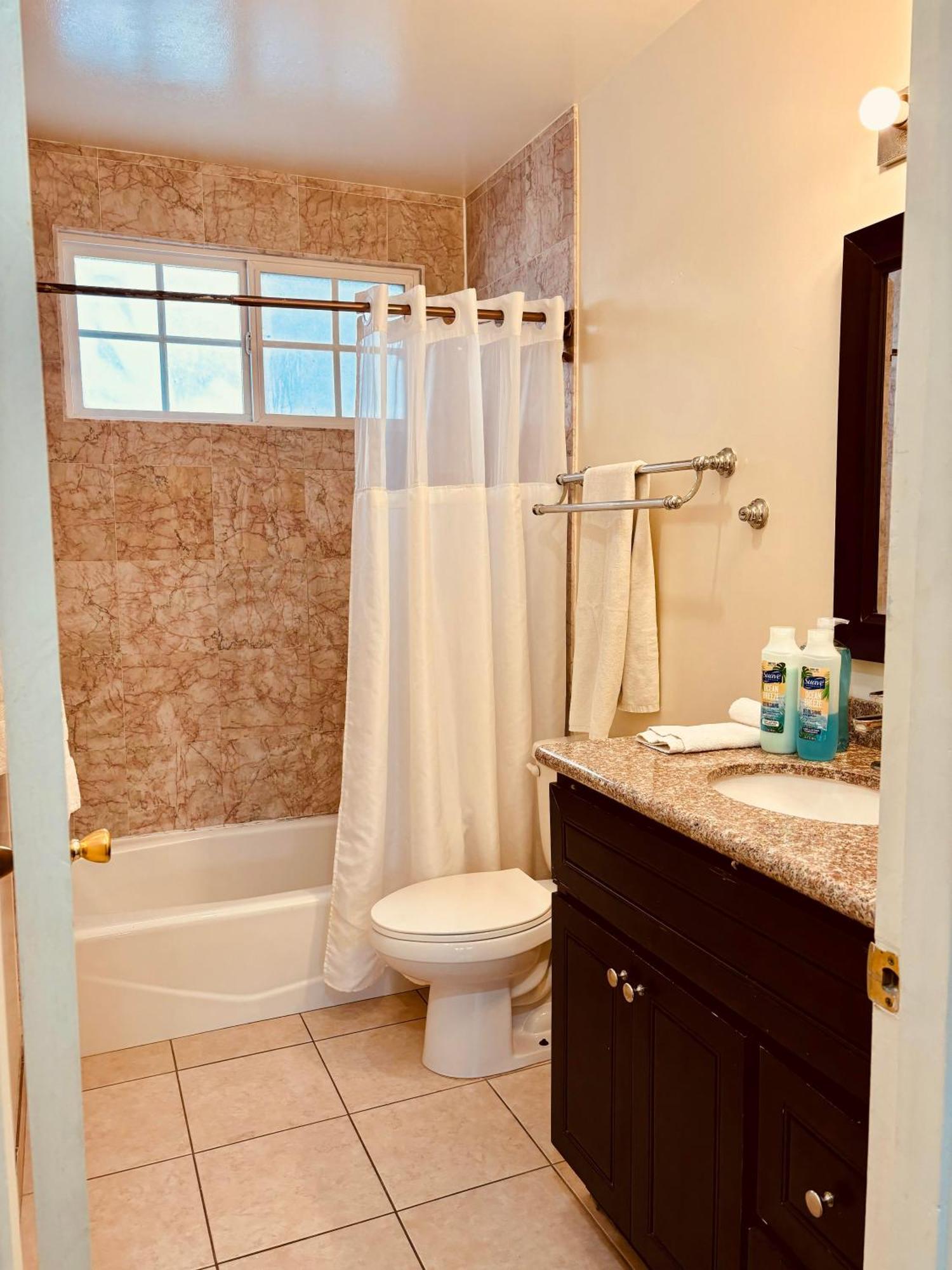 Centrally Located 2 Bed Ucla Apartment لوس أنجلوس المظهر الخارجي الصورة